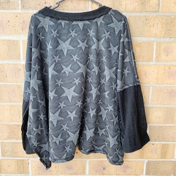 GiGio USA Star Print Batwing Crewneck Sweater NWT - Picture 2 of 8